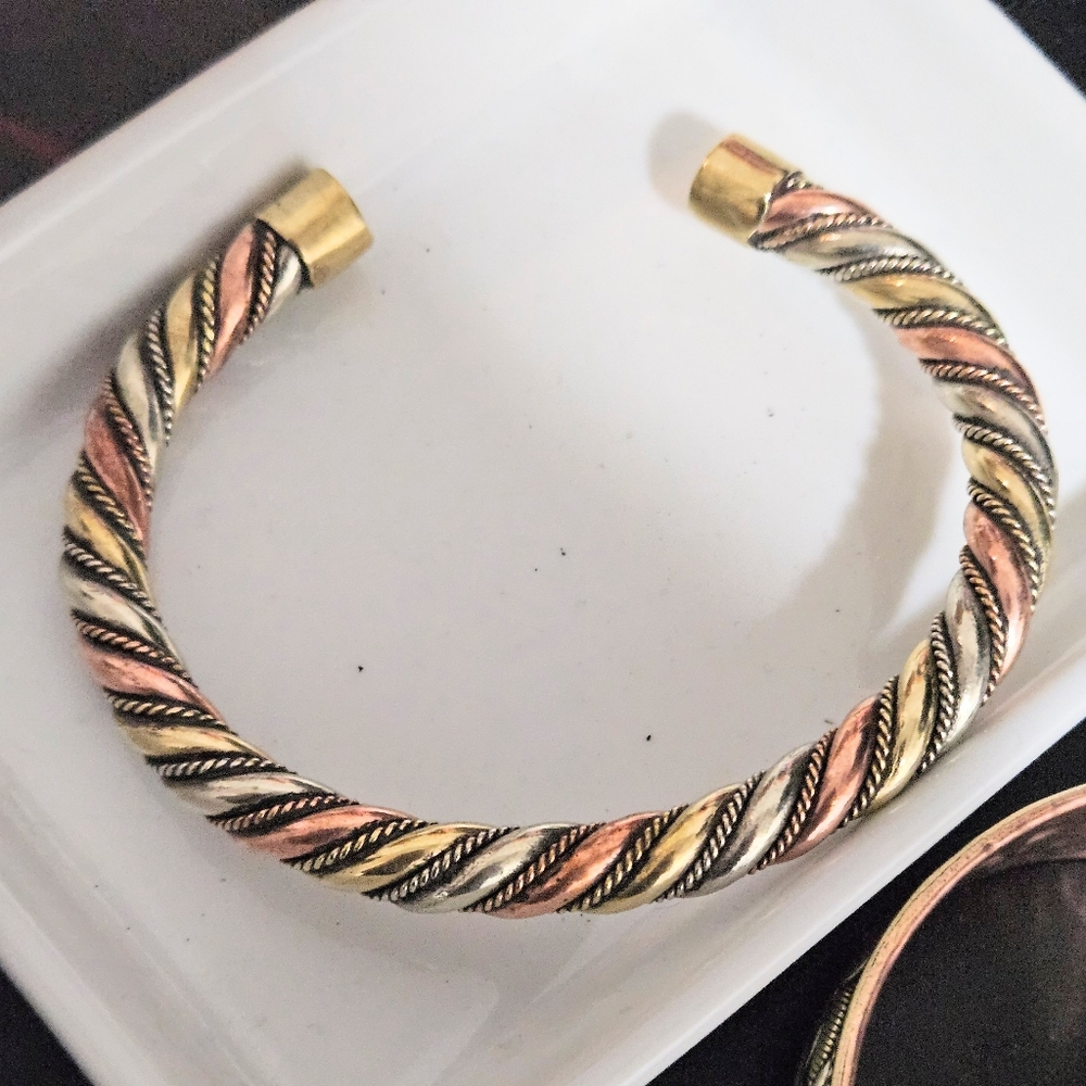 CUFF BRACELETS SET OF 2 MIXED METALS 6.5 - 6 3/4 - Picture 4 of 7